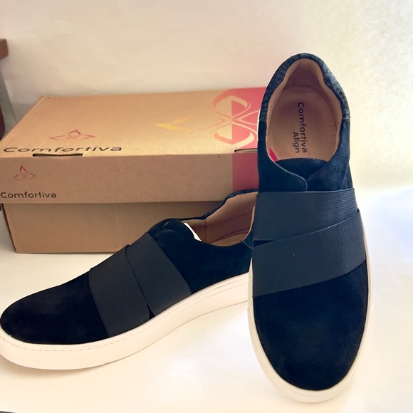 NIB Comfortiva Tamrya Black Suede Slip-on Sneaker - size 10 - Picture 1 of 11